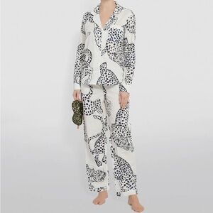 DESMOND & DEMPSEY
Jaguar Print Long Pyjama Set Size M NWT
